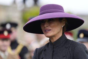 "Negatywna energia". Tak określił ubiór Melanii na przyjęciu w Windsorze
