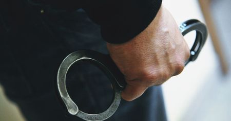 Wydali za nim 13 listów gończych. Ukrywał się pod nosem policji
