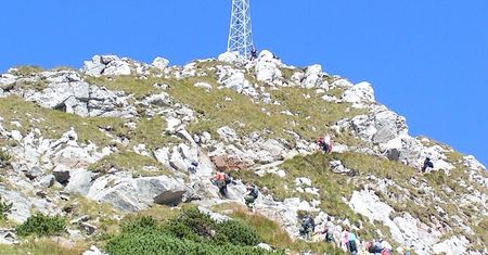 Nocne wspinaczki na Giewont. Zatrzymano 70 osób