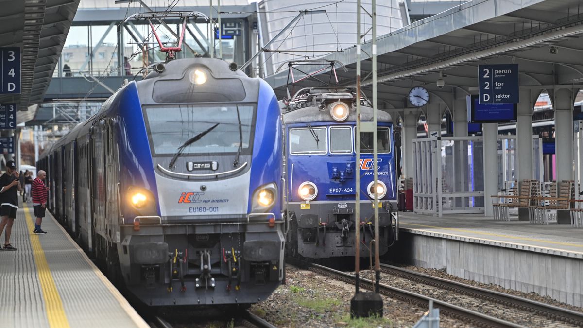 PKP PLK odpowiada m.in. za układanie rozkładu jazdy dla pociągów pasażerskich oraz towarowych