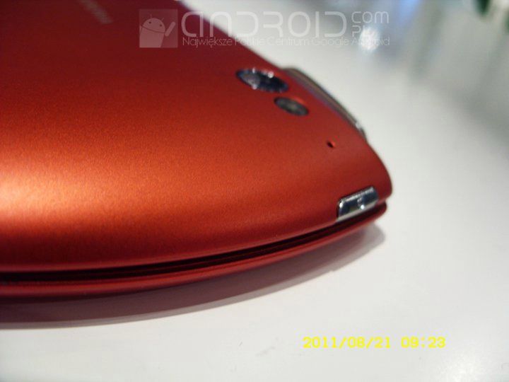 Sony Ericsson Xperia PLAY w kolorze pomarańczowym 2