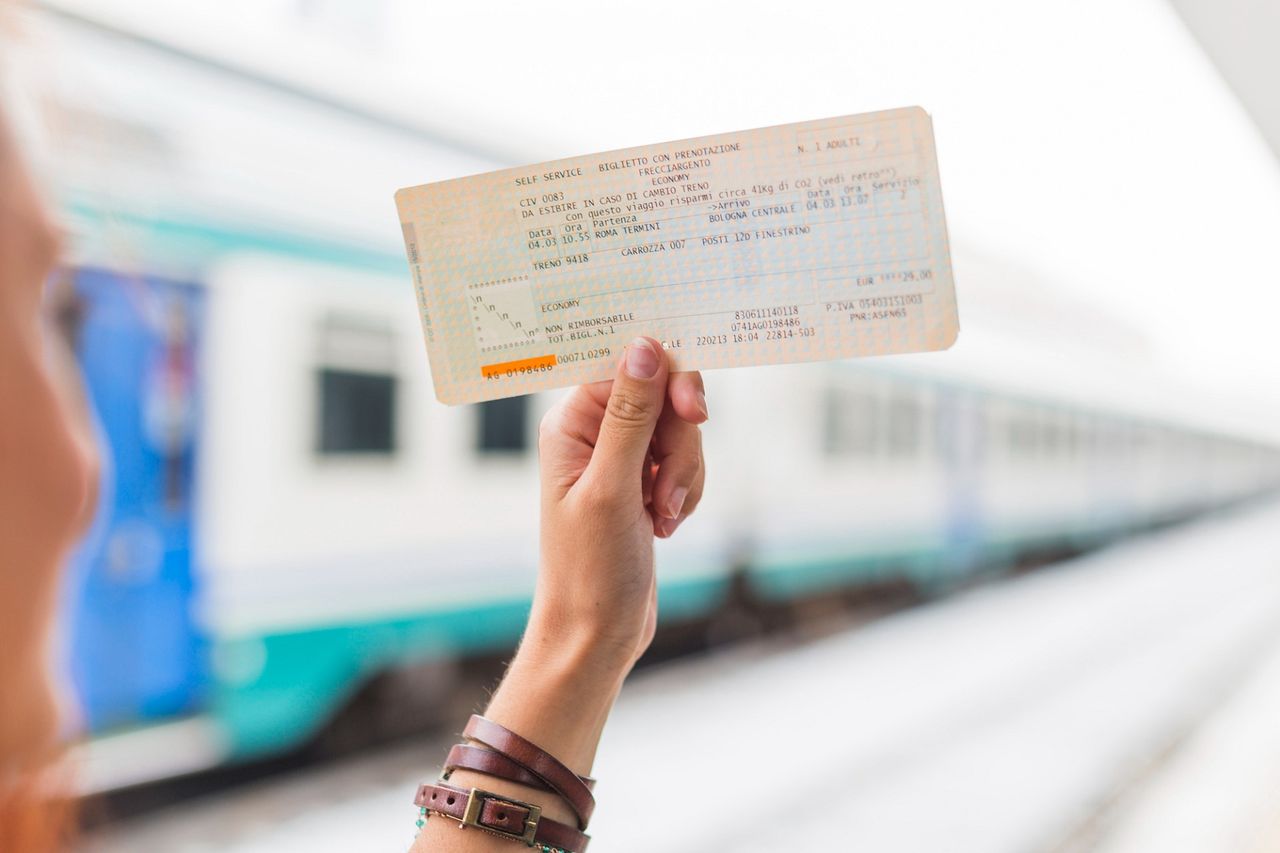 TOP 7 trików na tańsze bilety kolejowe dla studentów