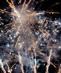 Fajerwerki na Sylwestra. Ile kosztują? Policja apeluje o rozwagę podczas ich zakupów