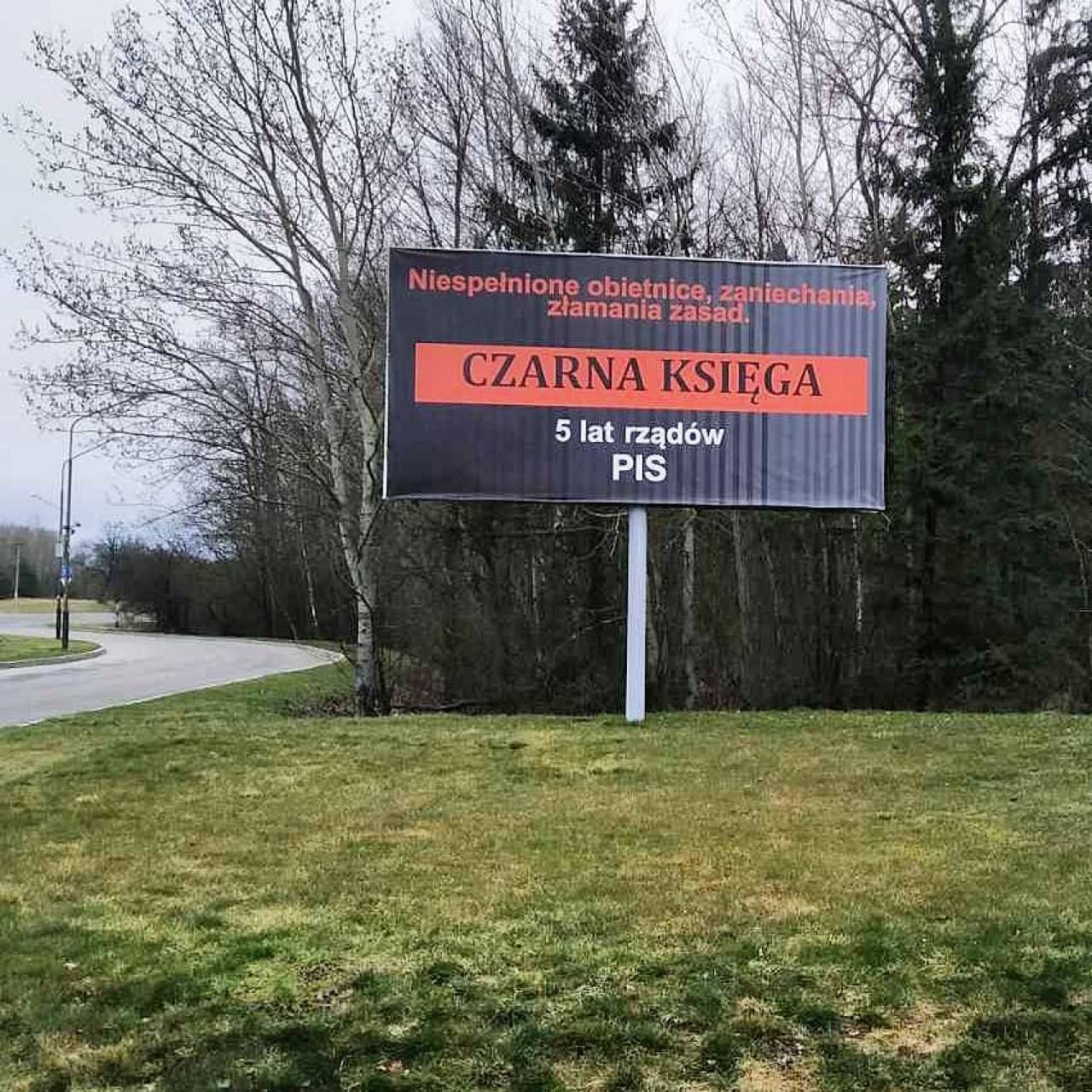 Billboard atakujący PiS na Białorusi. "Nieporadność językowa"