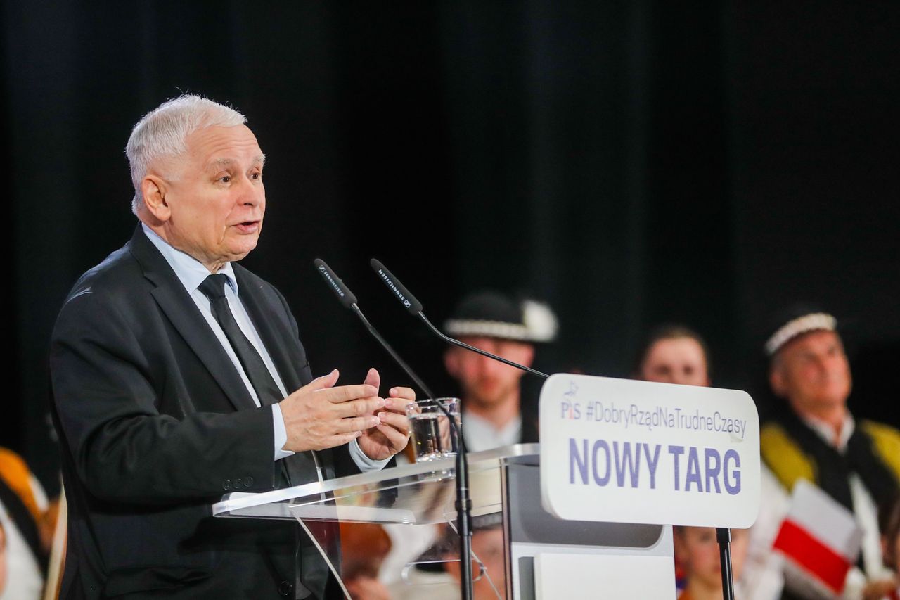 Szef PiS przed zimą: trzeba palić wszystkim, poza szkodliwymi rzeczami