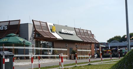 Ustawiają się po niego kolejki. Wiemy, kiedy wraca burger Drwala!