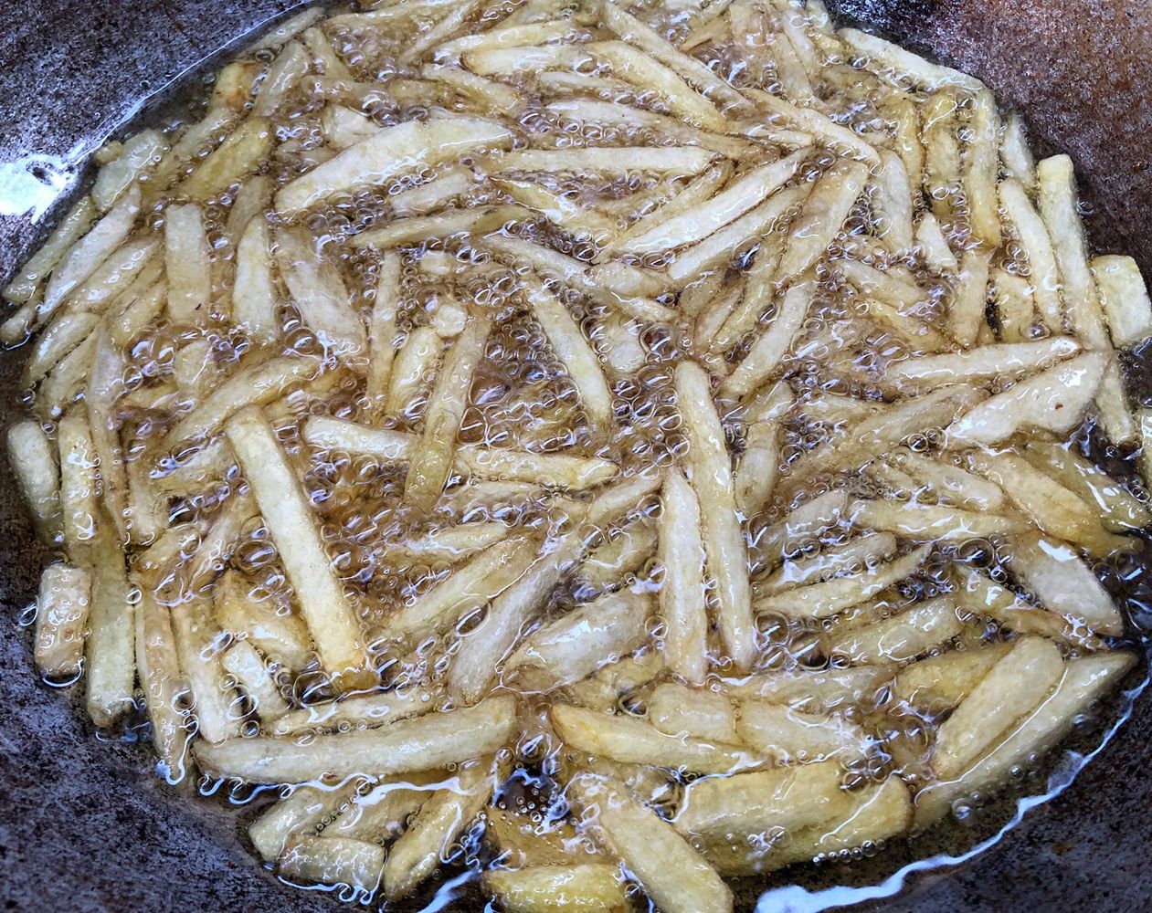 Nie wrzucaj na patelnię. Nie ma gorszego tłuszczu do smażenia niż ten olej