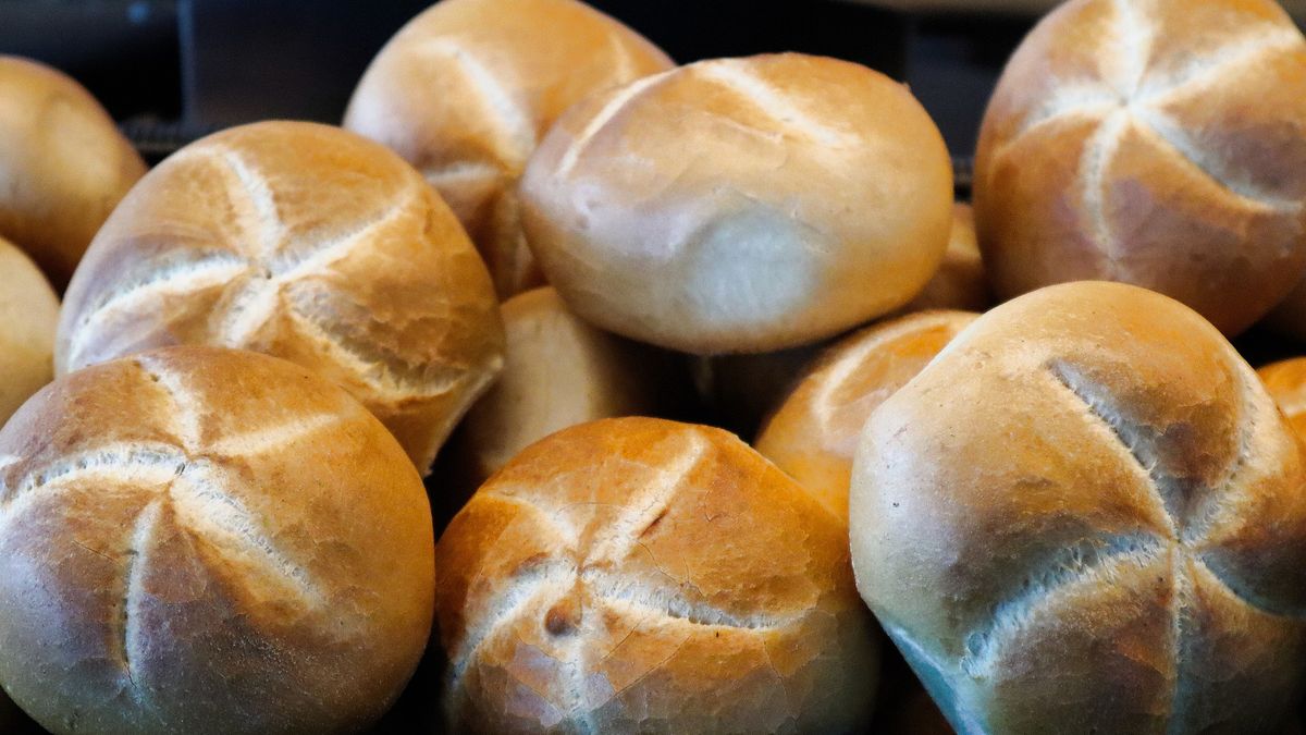 Problemy 16-latka. Kupił bułki i... skończył w kajdankach