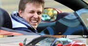 Kukulski pozuje w Ferrari... "PARCIE NA SZKŁO"?