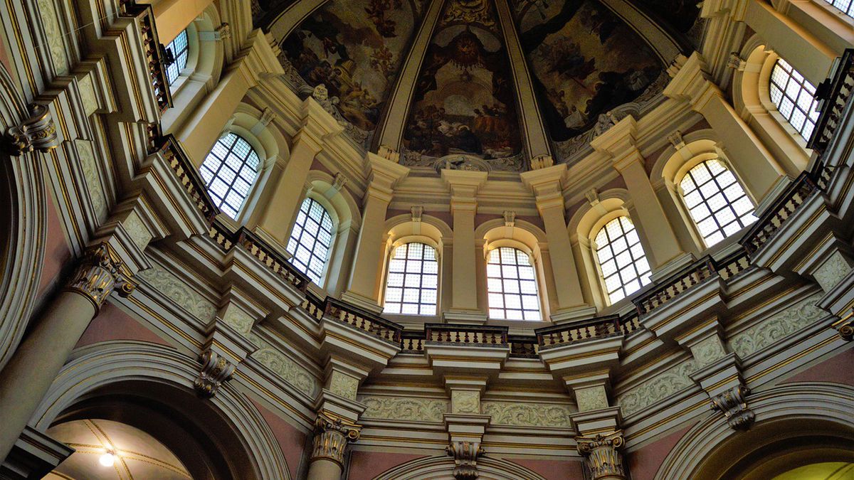 Były szef GIS nie popiera braku obostrzeń wobec kościołów