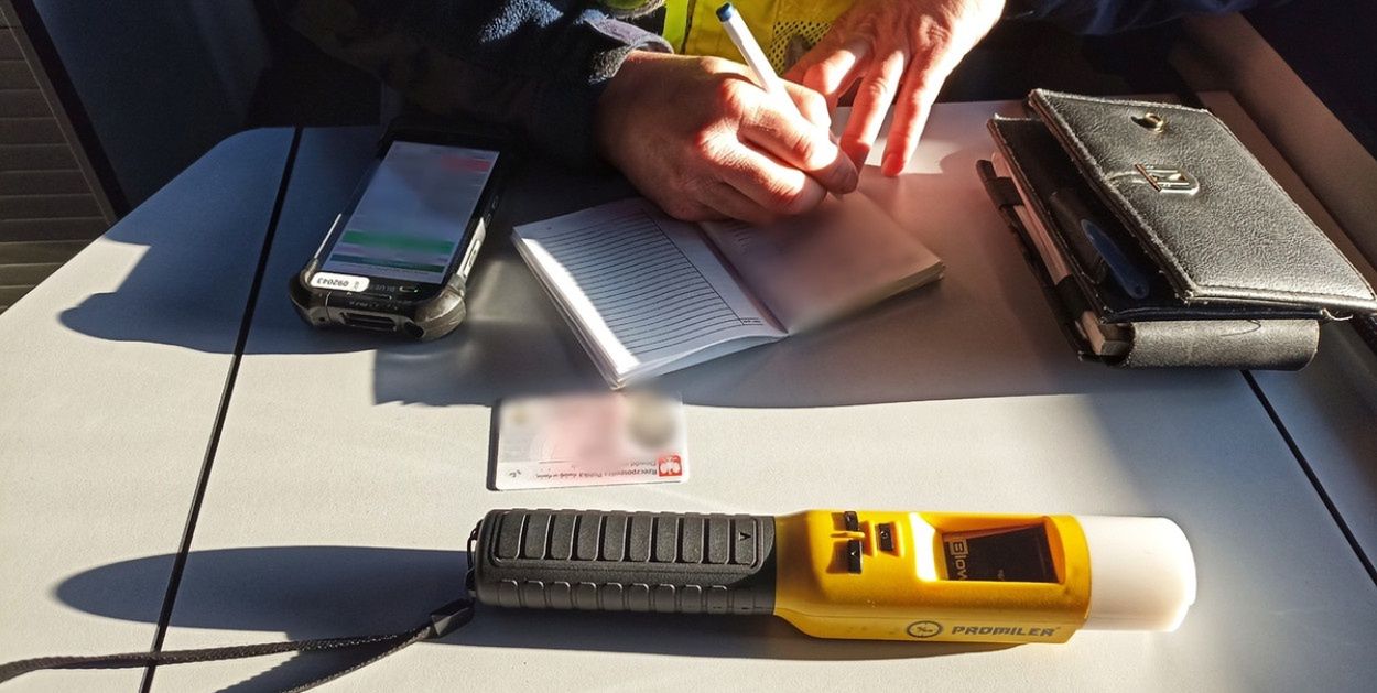 Łomża: Byli tak pijani, że nie potrafili wysiąść z auta