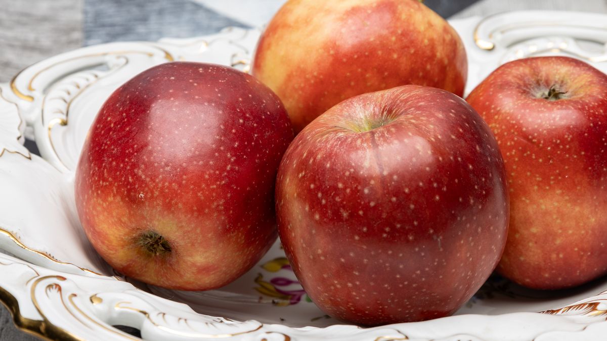 Jak jedzenie jabłek wpływa na organizm?