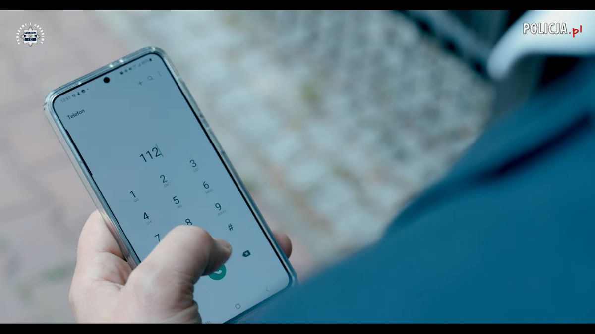 Policja ostrzega przed oszustami. Wybierz numer alarmowy 112 i zadzwoń po służby
