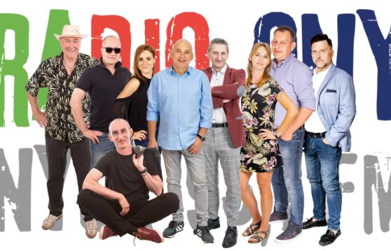 Dwie polskie stacje radiowe z serwisami AI w kilku językach