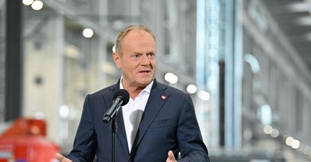 Tusk zareagował na rozmowę Mentzena i Trzaskowskiego