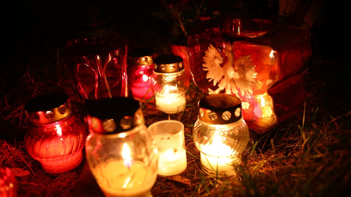 Warszawa, 30.10.2022. Cmentarz na Powązkach Wojskowych w Warszawie, 30 bm., przed uroczystościami Wszystkich Świętych. (aldg) PAP/Rafał Guz