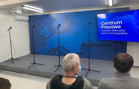 Pierwszy dzień pracy centrum prasowego przy granicy. „Mało miejsca, na ekranie TVP Info”