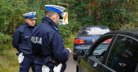 Policjant zada pytanie. Musisz znać odpowiedź, inaczej mandat