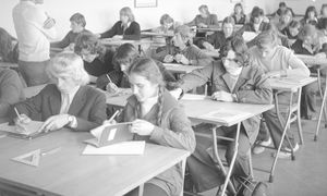 Dzień Nauczyciela w czasach PRL. Rozpoznasz te tradycje?