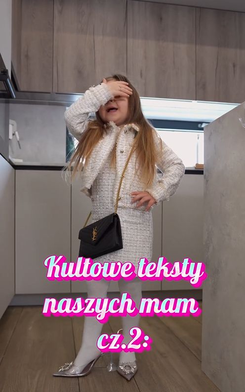 Córka Bomby parodiuje matkę z torebką od projektanta