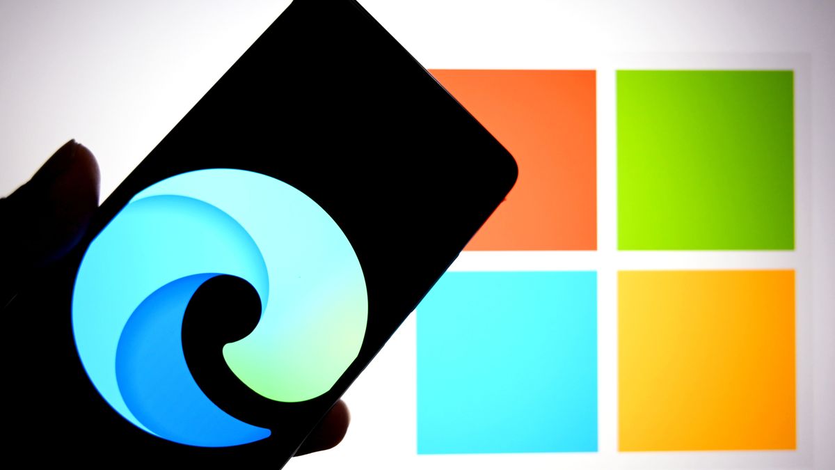 INDIA - 2025/07/10: In this photo illustration, a Microsoft Edge logo is seen displayed on a smartphone with a Microsoft logo in the background. (Photo Illustration by Avishek Das/SOPA Images/LightRocket via Getty Images)