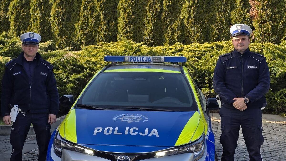 Funkcjonariusze policji