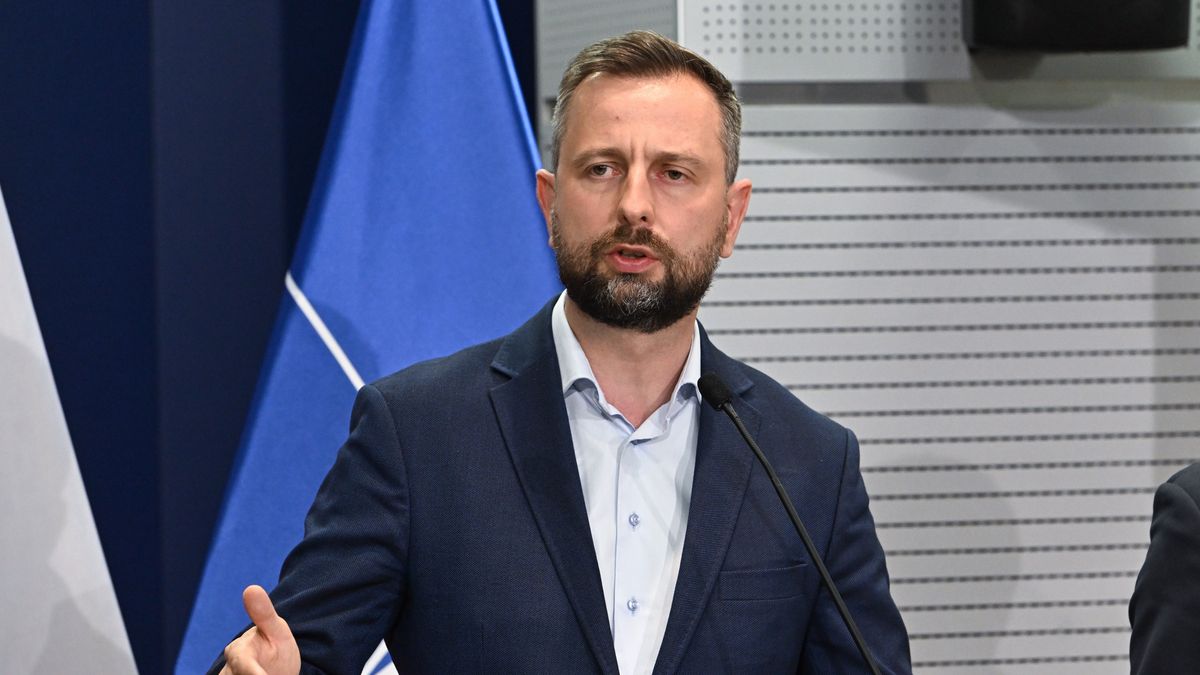 Warszawa, 23.09.2024. Wicepremier, minister obrony narodowej Władysław Kosiniak-Kamysz na konferencji prasowej w siedzibie MON w Warszawie, 23 bm. Spotkanie dotyczyło operacji FENIKS. (aldg) PAP/Radek Pietruszka