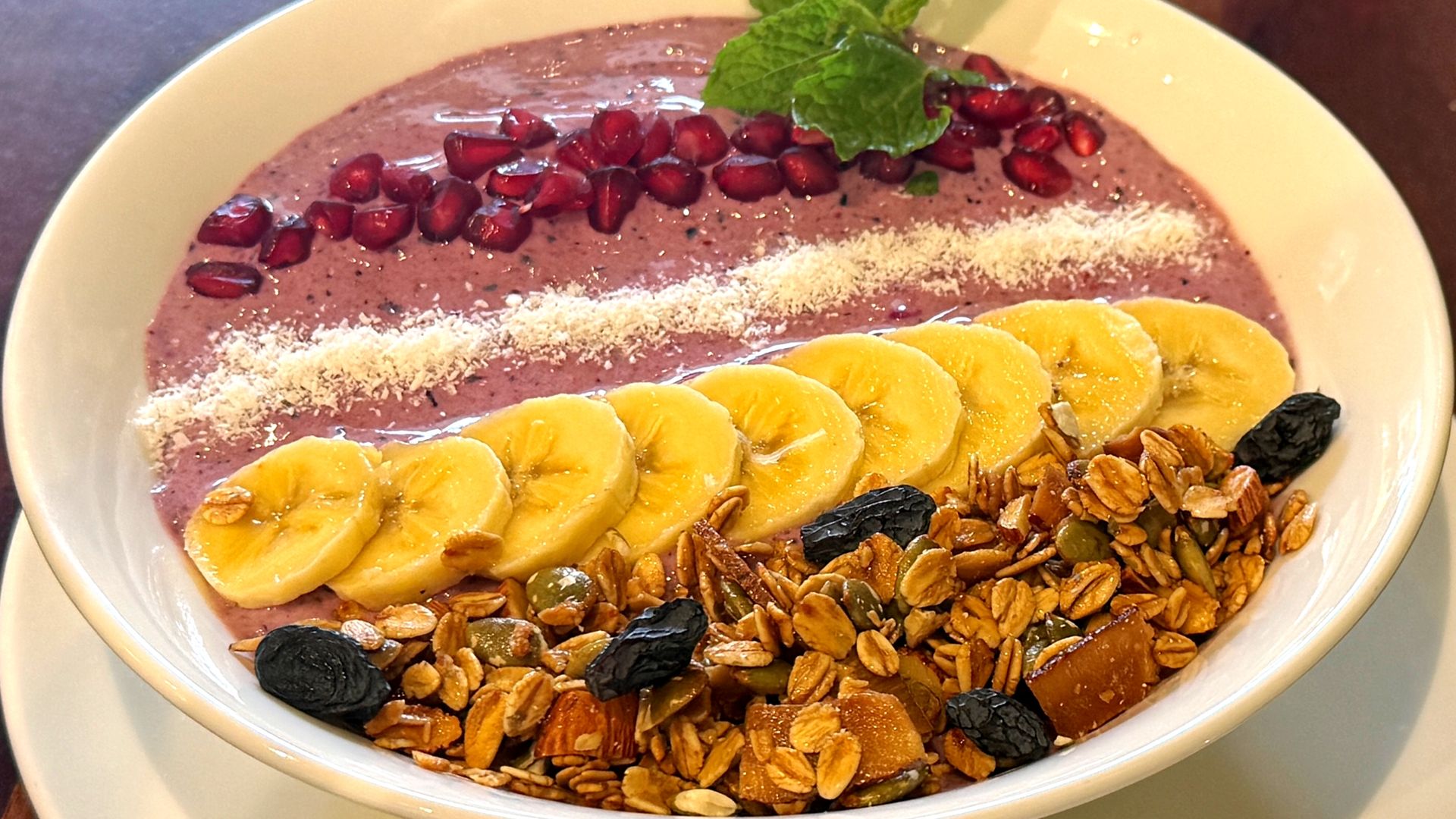 Dieta wspierająca pracę mózgu nie opiera się na pojedynczych produktach, ale na codziennych, powtarzalnych decyzjach.