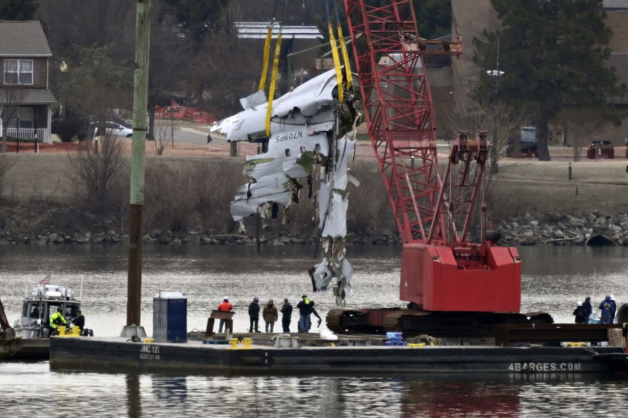 The bodies of all the victims of the plane crash were retrieved from the river. In the photo - the wreck of the passenger plane.