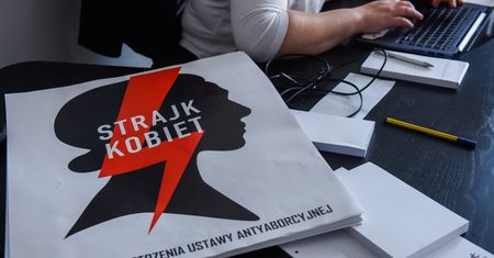 Strajk Kobiet w Krakowie. Lekarze ginekolodzy protestowali przed szpitalem