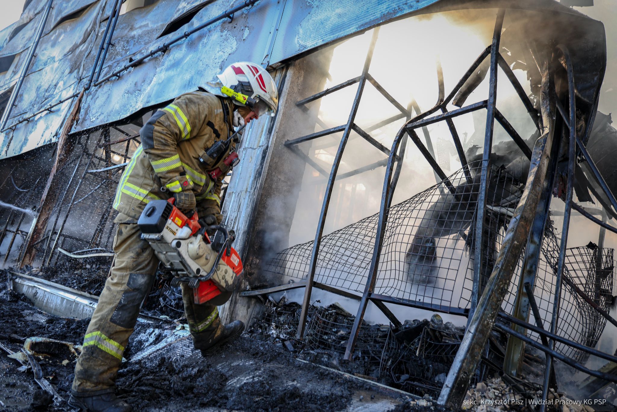  Pożar kompleksu handlowego przy ul. Marywilskiej 44 w Warszawie
