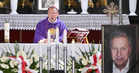 Kardynał przemówił na pogrzebie Jerzego Stuhra. "Miał dar od Boga"