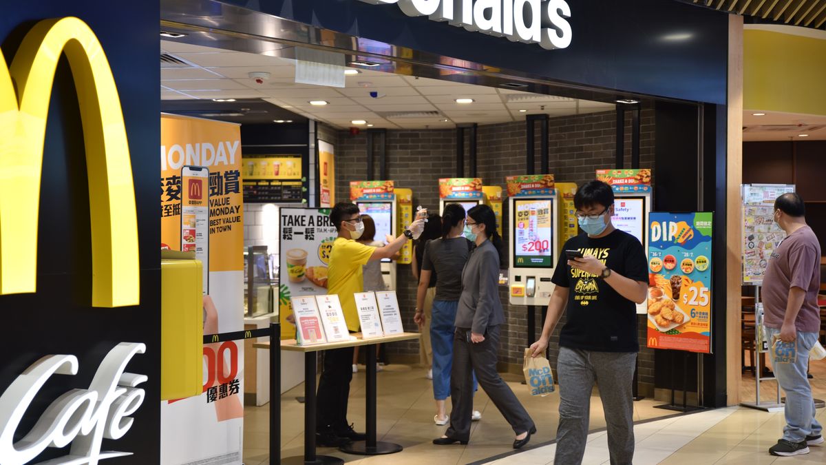 Najdroższe Big Maki na świeicie są w Libanie. Za zestaw z frytkami i colą trzeba zapłacić 175 złotych (Photo by Marc Fernandes/NurPhoto via Getty Images)