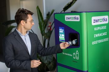 Kraków: Od października napoje kupimy z kaucją, a butelki będziemy zanosić do takich automatów w całej Polsce