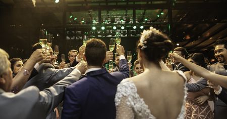 Skutki przekładania ślubów. Pary młode musiały zmienić niektóre życiowe plany