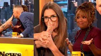 Nic dziwniejszego dziś nie zobaczycie. Drew Barrymore NIUCHA WŁASNĄ STOPĘ w telewizji i podtyka ją pod nos współprowadzącym...