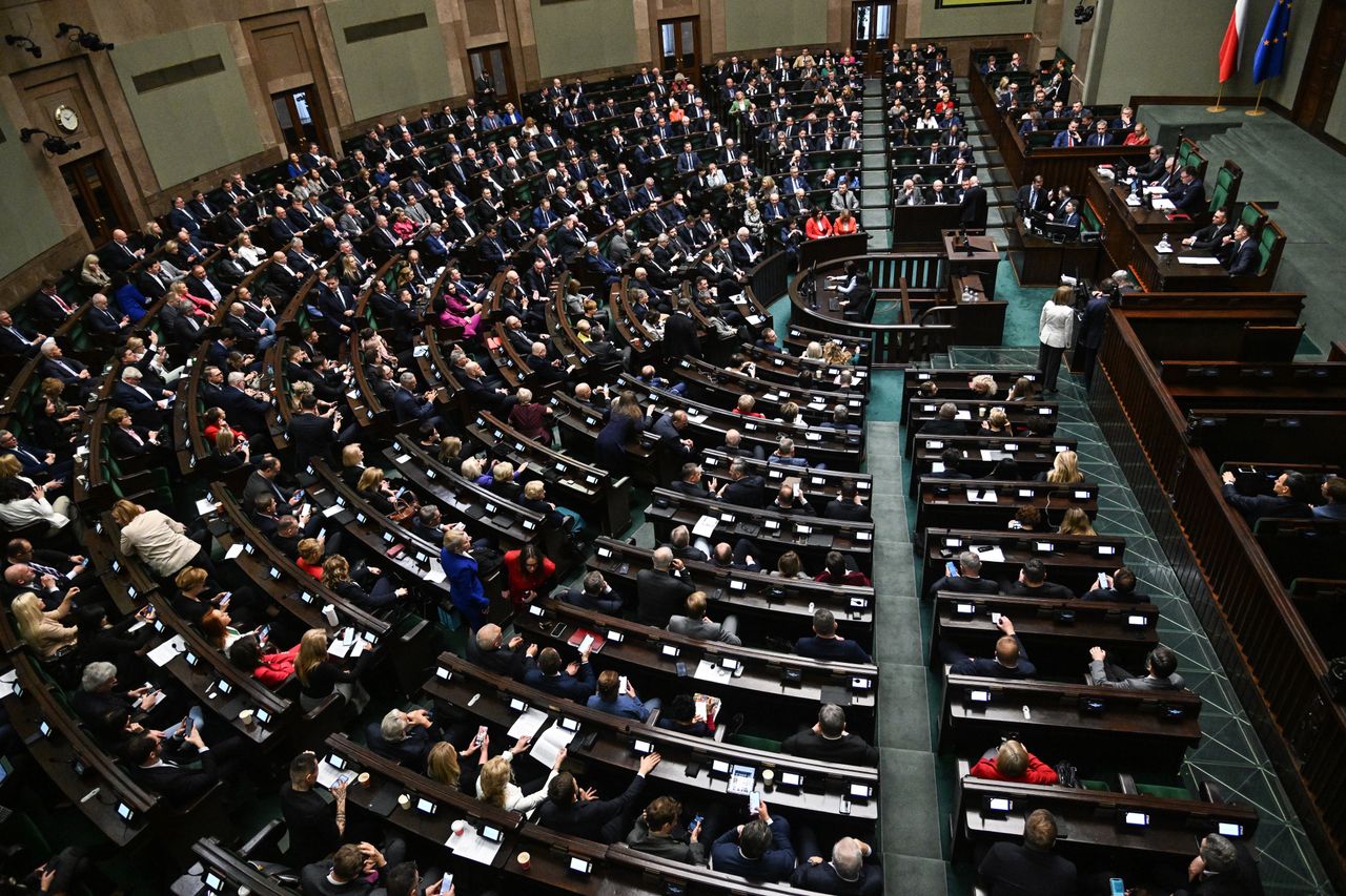 Gorący dzień w Sejmie. Relacja na żywo