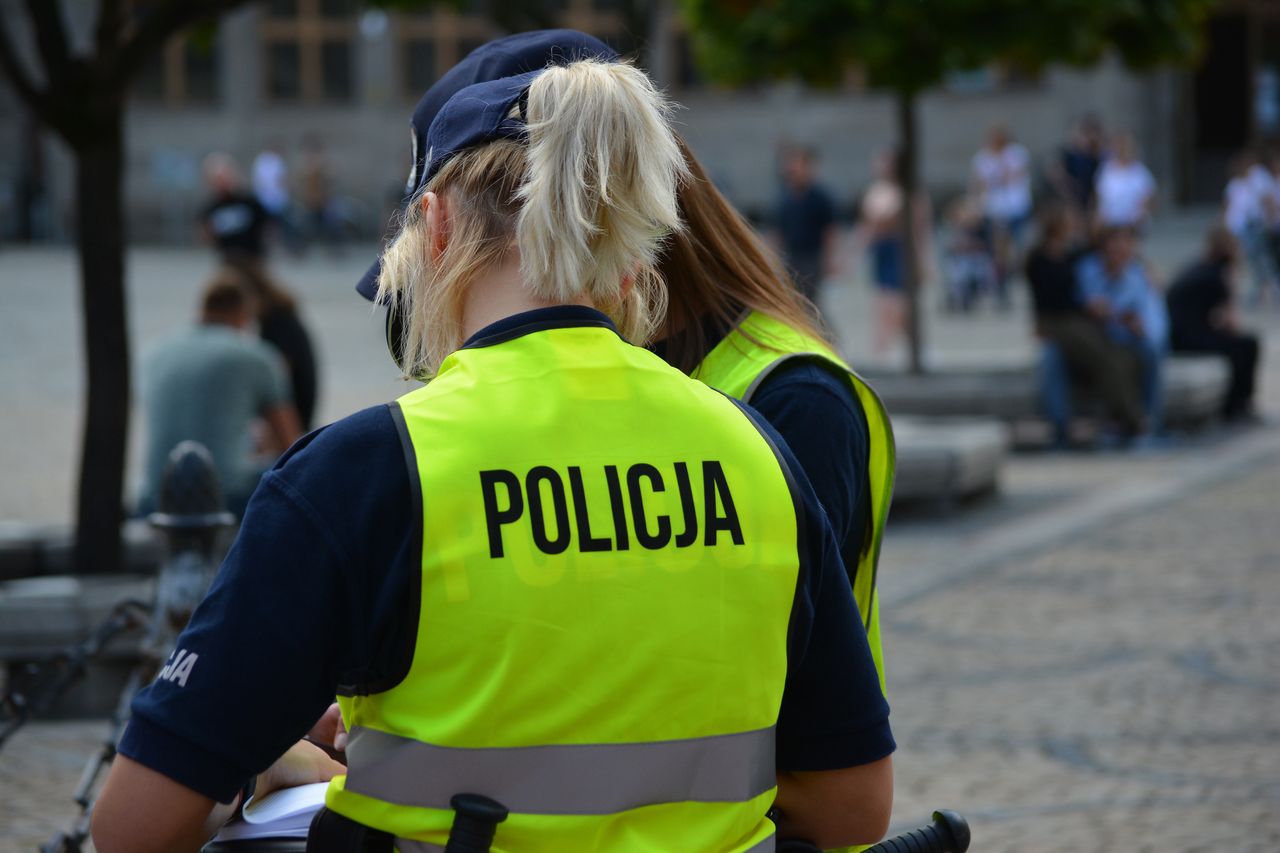 "Nigdy nie siadam tyłem". Policjantka radzi Polakom