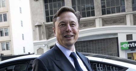 Elon Musk znów najbogatszy na świecie, a akcje "króla luksusu" toną