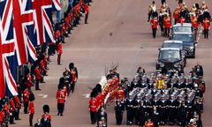 Zamek Windsor. Królewska siedziba, miejsce pochówku brytyjskich monarchów