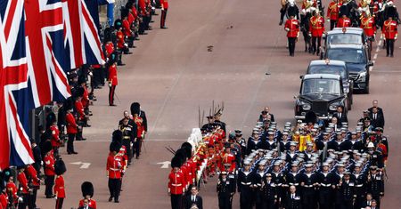 Zamek Windsor. Królewska siedziba, miejsce pochówku brytyjskich monarchów