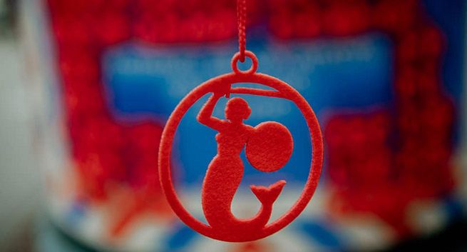 Warszawa rozdaje świąteczne zawieszki na choinkę