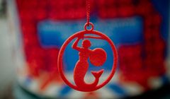 Warszawa rozdaje świąteczne zawieszki na choinkę