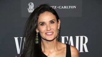 59-letnia Demi Moore pozuje w SKĄPYM bikini i zgarnia komplementy od żony swego byłego męża (FOTO)