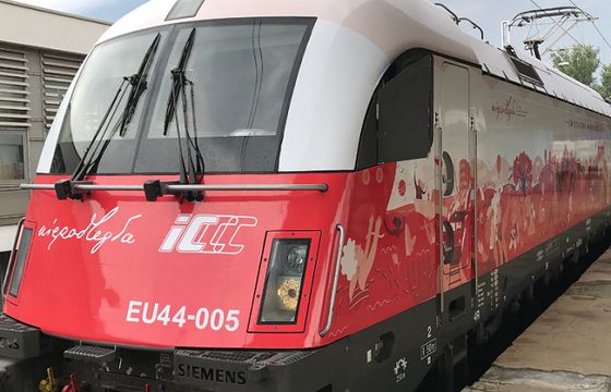 Pociągi PKP Intercity w biało-czerwonych barwach na 100-lecie niepodległości Polski