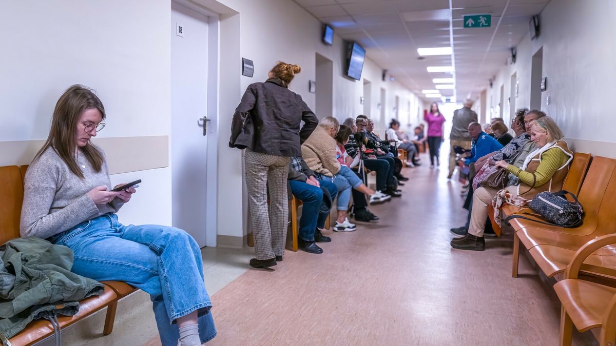 Reporter archiwum 2025 10
01.10.2025 Olsztyn, woj. warminsko-mazurskie. Pacjenci oczekujacy w przychodni lekarskiej (zdj. ilustracyjne). fot. Eryk Stawinski/REPORTER
Eryk Stawinski/REPORTER