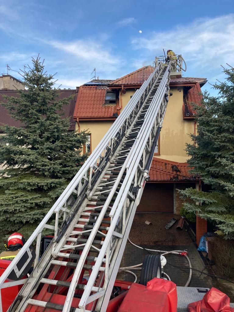 Pożar paneli fotowoltaicznych na dachu domu przy ul. Białostockiej