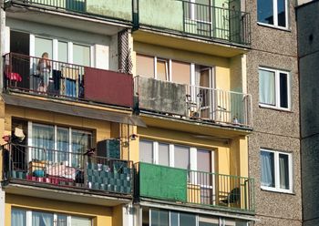 Zakazane na balkonie. Za te zachowania grozi mandat do 500 zł