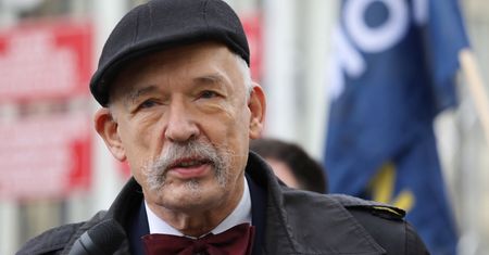 Facebook usunął profil Janusza Korwin-Mikkego. Był najpopularniejszym politykiem