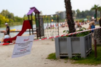 Rzeszów: Zakaz kąpieli na Żwirowni. Tłumy w wodzie mimo ostrzeżeń